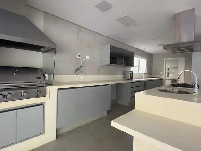 Casa com 300m² 4 quartos e 6 banheiros, à venda ou para alugar, no bairro Alphaville em Santana de Parnaíba