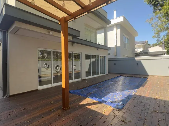 Casa com 300m² 4 quartos e 6 banheiros, à venda ou para alugar, no bairro Alphaville em Santana de Parnaíba