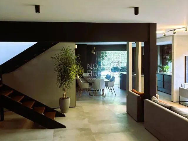 Casa com 450m² 4 quartos e 5 banheiros, à venda, no bairro Jurerê Internacional em Florianópolis