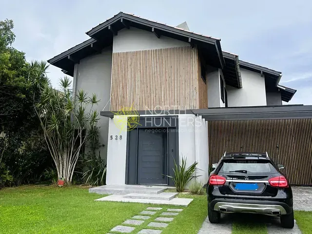 Casa com 450m² 4 quartos e 5 banheiros, à venda, no bairro Jurerê Internacional em Florianópolis