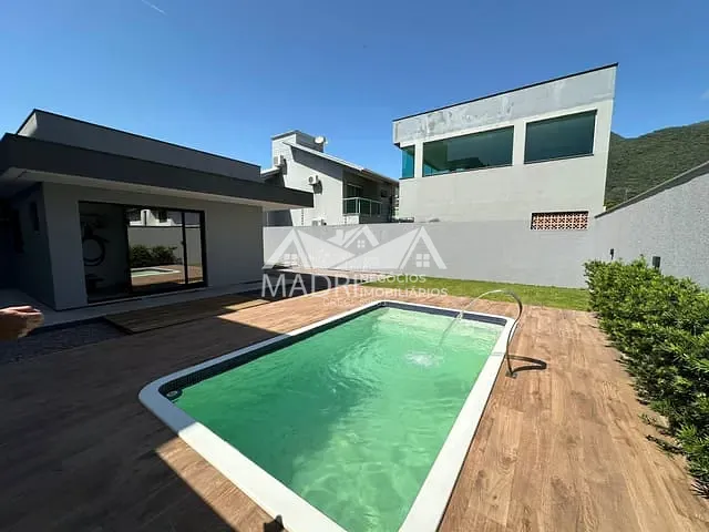 Casa 3 quartos e 3 banheiros, à venda, no bairro Praia de Fora em Palhoça