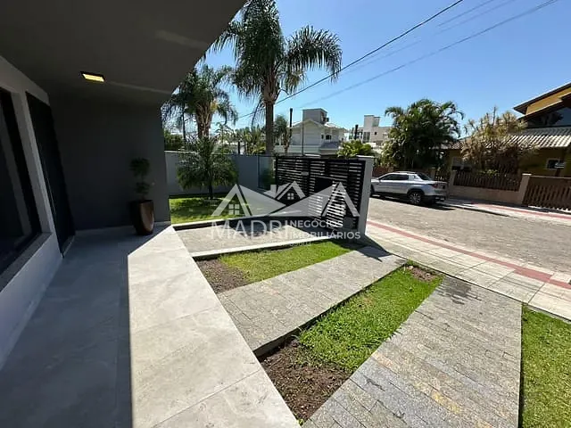 Casa 3 quartos e 3 banheiros, à venda, no bairro Praia de Fora em Palhoça