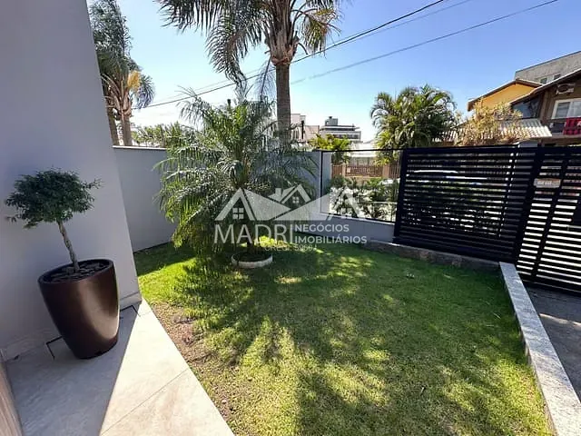 Casa 3 quartos e 3 banheiros, à venda, no bairro Praia de Fora em Palhoça
