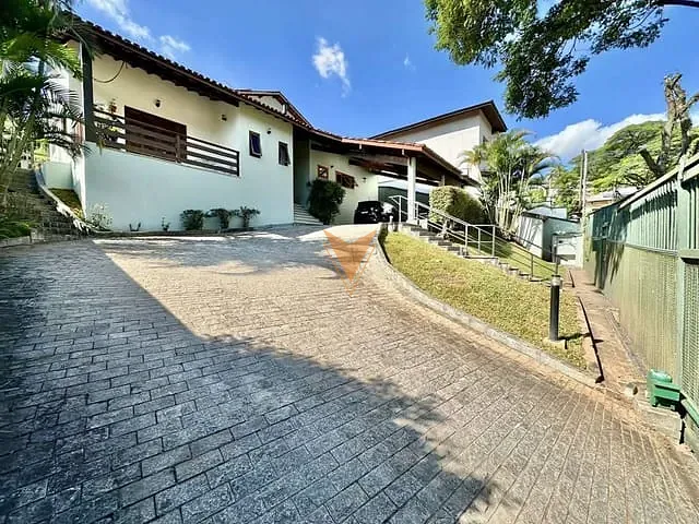 Casa com 736m² 4 quartos e 5 banheiros, à venda, no bairro Águas da Fazendinha em Carapicuíba
