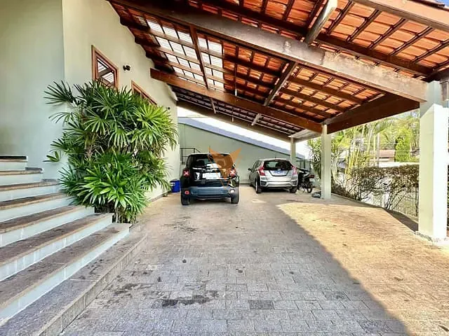 Casa com 736m² 4 quartos e 5 banheiros, à venda, no bairro Águas da Fazendinha em Carapicuíba