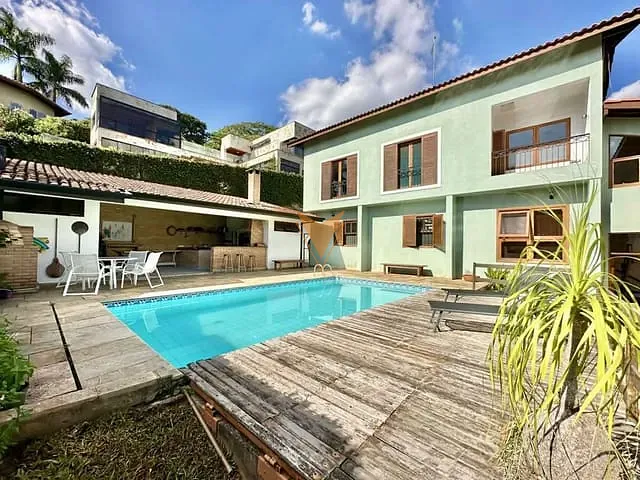 Casa com 736m² 4 quartos e 5 banheiros, à venda, no bairro Águas da Fazendinha em Carapicuíba