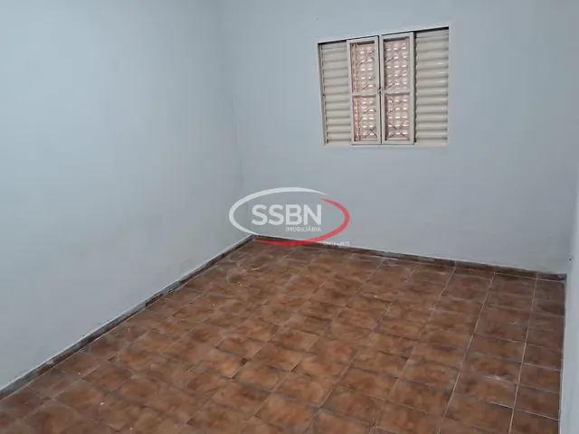 Casa 2 quartos e 1 banheiro, para alugar, no bairro Parque Residencial Klavin em Nova Odessa