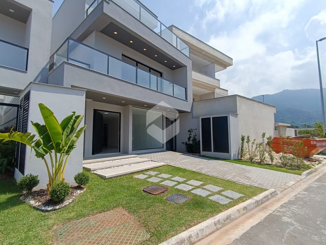Casa com 180m² 3 quartos e 5 banheiros, à venda, no bairro Vargem Pequena em Rio de Janeiro