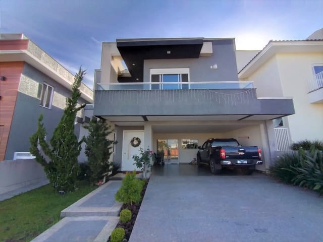 Casa com 360m² 4 quartos e 4 banheiros, à venda, no bairro Jardim Carvalho em Ponta Grossa
