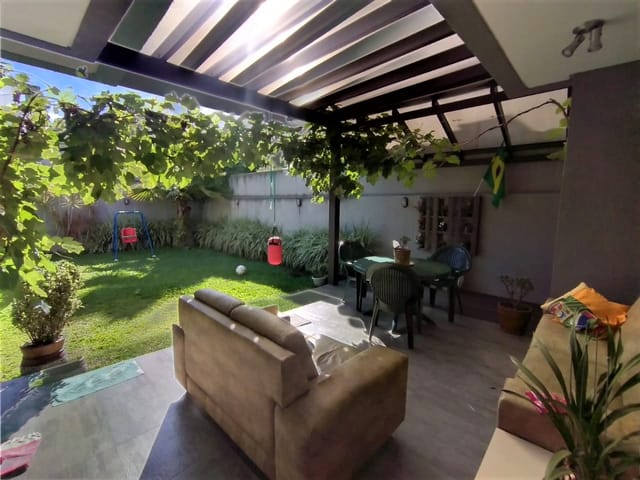 Casa com 360m² 4 quartos e 4 banheiros, à venda, no bairro Jardim Carvalho em Ponta Grossa