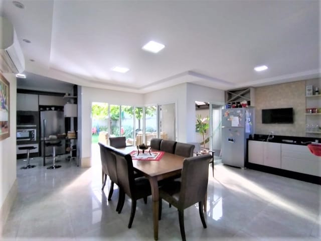 Casa com 360m² 4 quartos e 4 banheiros, à venda, no bairro Jardim Carvalho em Ponta Grossa