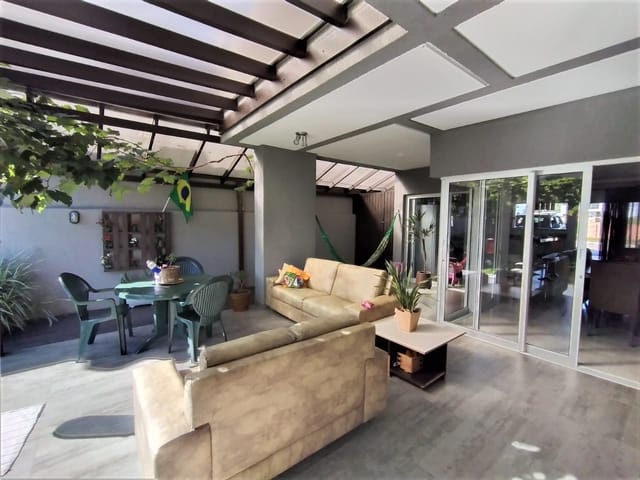 Casa com 360m² 4 quartos e 4 banheiros, à venda, no bairro Jardim Carvalho em Ponta Grossa