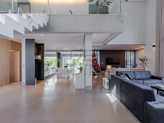 Casa com 850m² 6 quartos e 6 banheiros, à venda, no bairro Esperança em Londrina