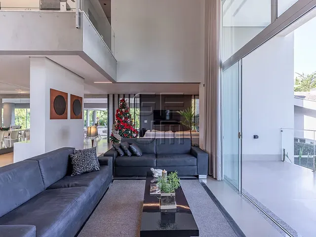 Casa com 850m² 6 quartos e 6 banheiros, à venda, no bairro Esperança em Londrina