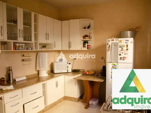 Casa com 495m² 4 quartos e 4 banheiros, à venda, no bairro Centro em Ponta Grossa