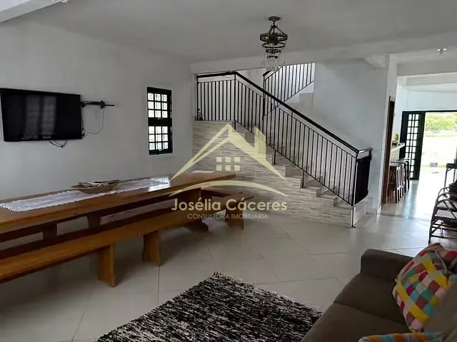 Casa com 2400m² 4 quartos e 4 banheiros, à venda, no bairro Quilombo em Cuiabá