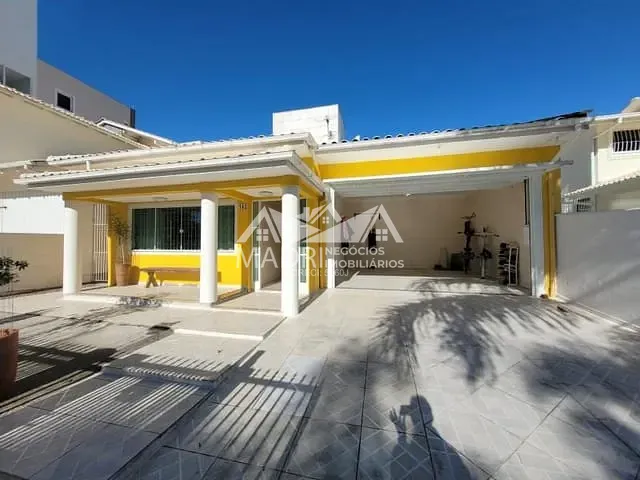 Casa 4 quartos e 4 banheiros, à venda, no bairro Praia de Fora em Palhoça