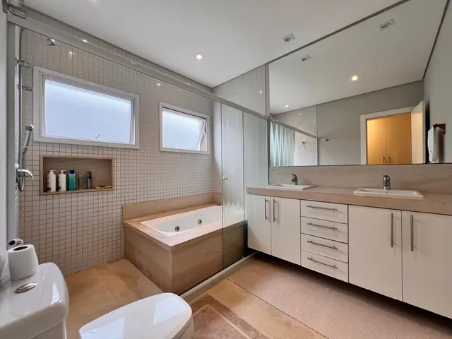 Casa com 440m² 4 quartos e 6 banheiros, à venda, no bairro Alphaville em Barueri