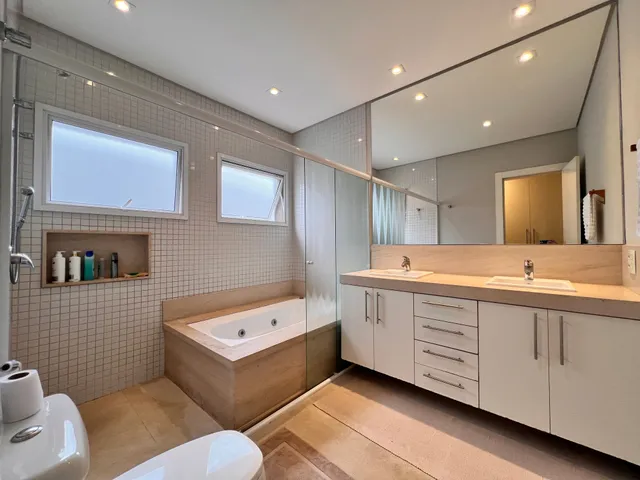 Casa com 440m² 4 quartos e 6 banheiros, à venda, no bairro Alphaville em Barueri
