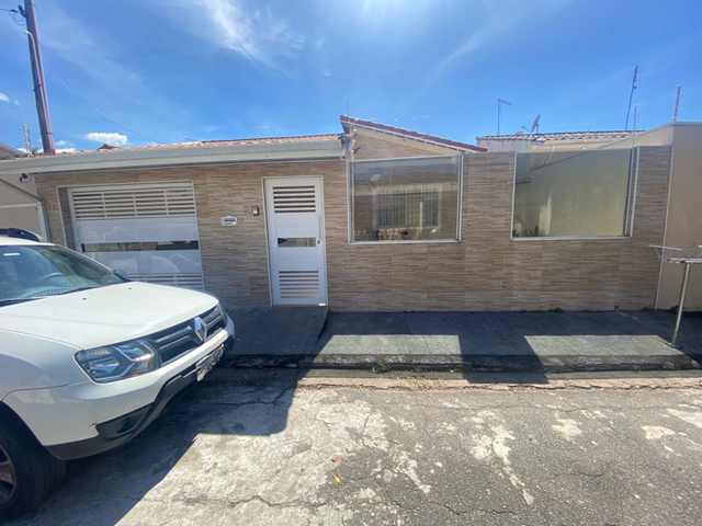 Casa com 300m² 4 quartos e 2 banheiros, à venda, no bairro Jardim Paraibá em Aparecida
