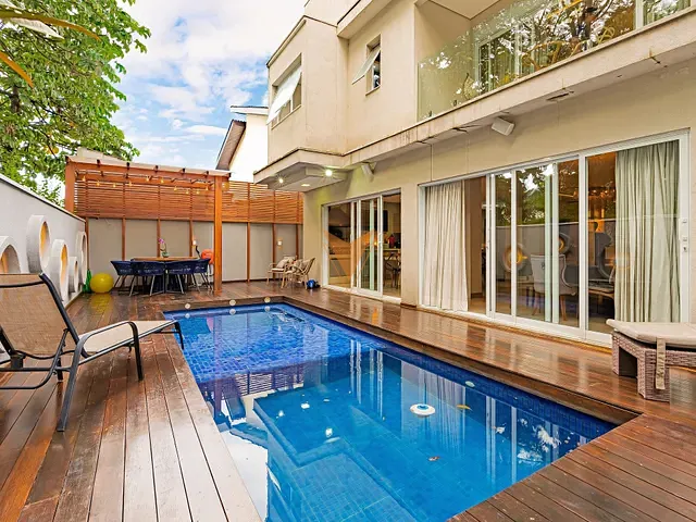 Casa com 300m² 4 quartos e 6 banheiros, à venda, no bairro Alphaville em Santana de Parnaíba