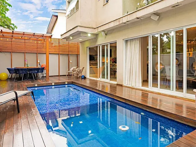 Casa com 300m² 4 quartos e 6 banheiros, à venda, no bairro Alphaville em Santana de Parnaíba