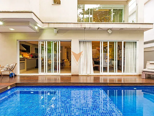 Casa com 300m² 4 quartos e 6 banheiros, à venda, no bairro Alphaville em Santana de Parnaíba