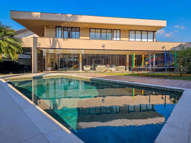 Casa com 773m² 4 quartos e 6 banheiros, à venda, no bairro Alphaville em Santana de Parnaíba