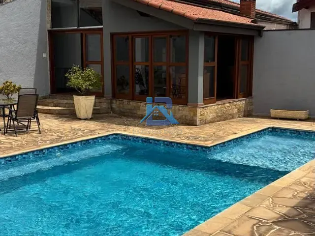 Casa com 600m² 3 quartos e 3 banheiros, à venda, no bairro Vila Cristo Redentor em Itatiba