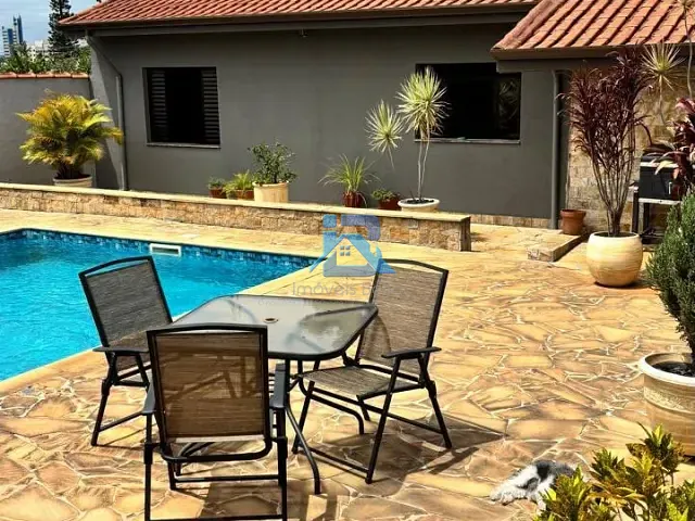 Casa com 600m² 3 quartos e 3 banheiros, à venda, no bairro Vila Cristo Redentor em Itatiba