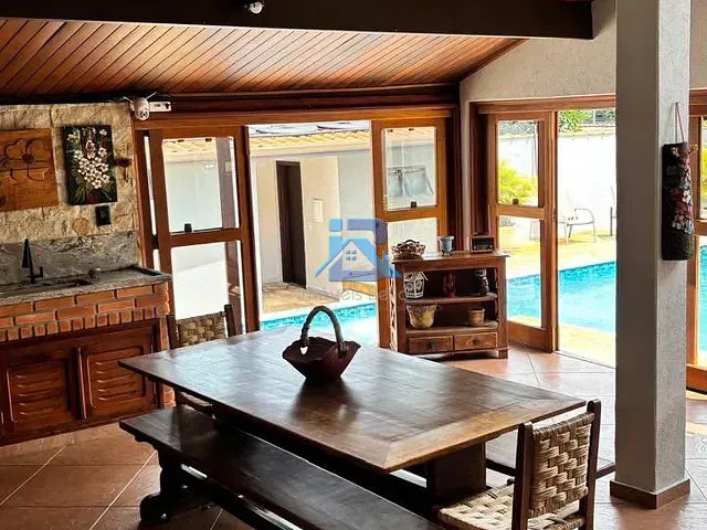 Casa com 600m² 3 quartos e 3 banheiros, à venda, no bairro Vila Cristo Redentor em Itatiba