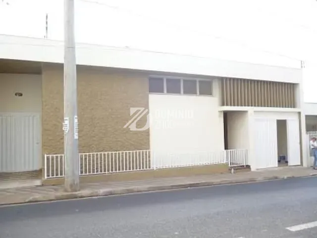 Casa com 477m² 5 quartos e 7 banheiros, à venda ou para alugar, no bairro Centro em Uberaba