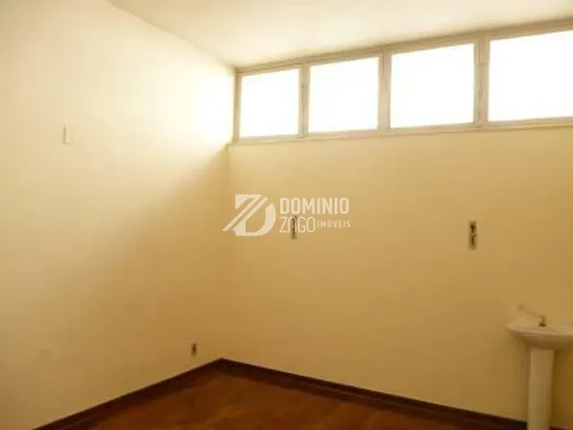 Casa com 477m² 5 quartos e 7 banheiros, à venda ou para alugar, no bairro Centro em Uberaba