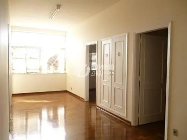 Casa com 477m² 5 quartos e 7 banheiros, à venda ou para alugar, no bairro Centro em Uberaba