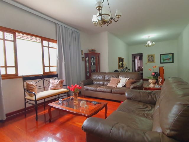 Galpão / Barracão com 247m² 3 quartos e 3 banheiros, à venda, no bairro Centro em Bragança Paulista