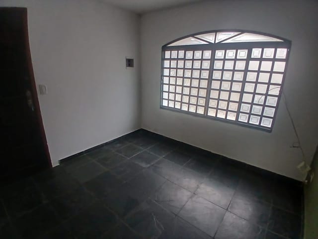 Casa com 200m² 2 quartos e 1 banheiro, para alugar, no bairro Conjunto Habitacional Parque Itajaí em Campinas