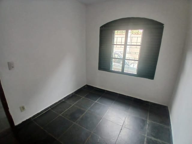 Casa com 200m² 2 quartos e 1 banheiro, para alugar, no bairro Conjunto Habitacional Parque Itajaí em Campinas