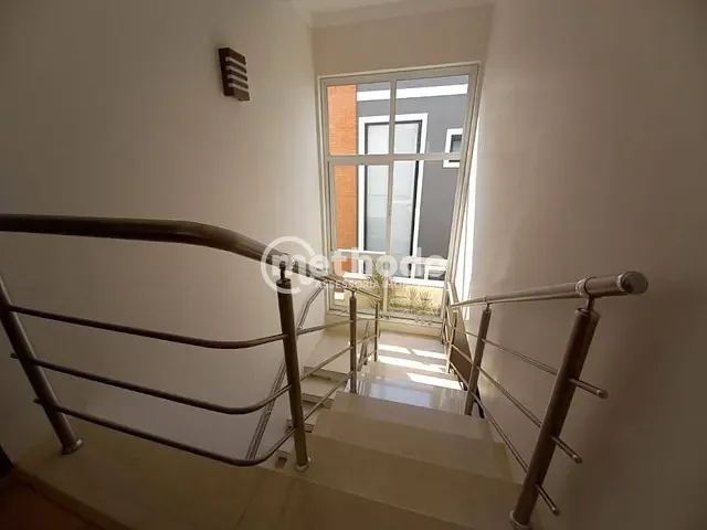 Casa com 390m² 4 quartos e 6 banheiros, à venda, no bairro Parque das Quaresmeiras em Campinas