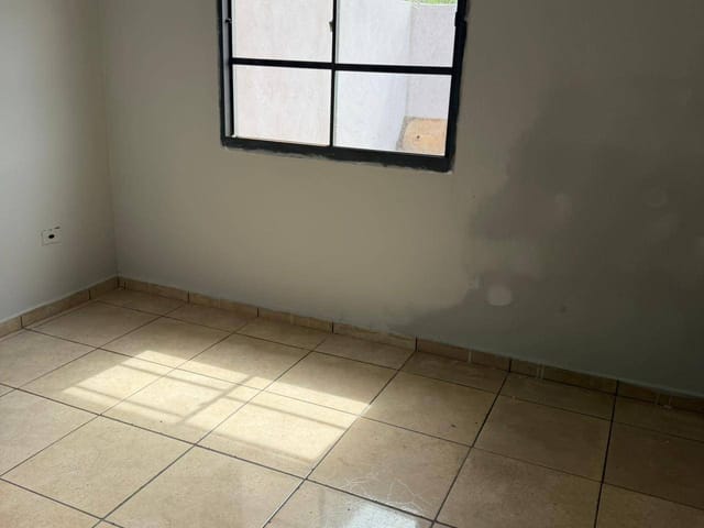 Casa com 250m² 2 quartos e 1 banheiro, para alugar, no bairro Conjunto Habitacional Ulysses Guimarães em Cambé