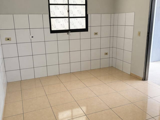 Casa com 250m² 2 quartos e 1 banheiro, para alugar, no bairro Conjunto Habitacional Ulysses Guimarães em Cambé