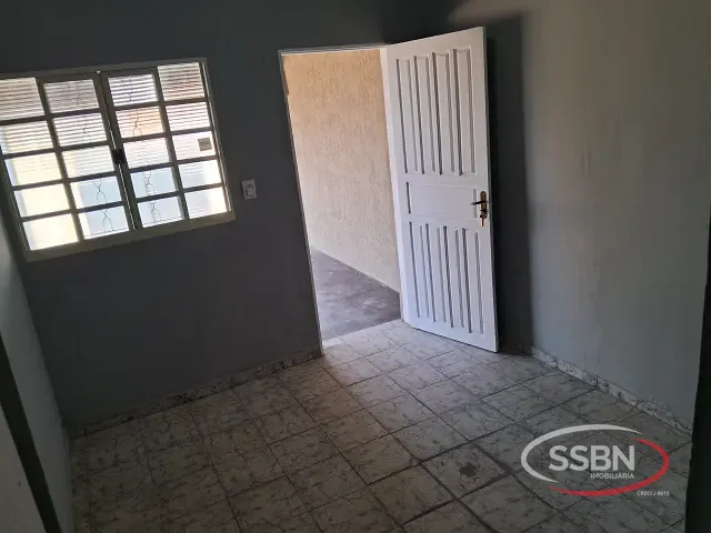 Casa 3 quartos e 2 banheiros, para alugar, no bairro Parque Residencial Triunfo em Nova Odessa