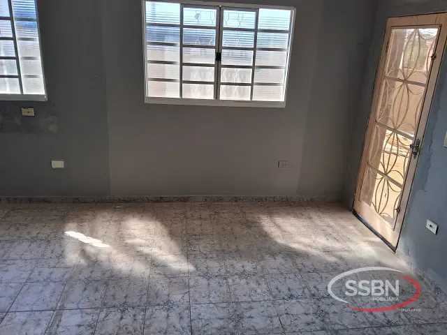 Casa 3 quartos e 2 banheiros, para alugar, no bairro Parque Residencial Triunfo em Nova Odessa