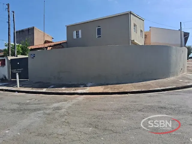 Casa 3 quartos e 2 banheiros, para alugar, no bairro Parque Residencial Triunfo em Nova Odessa