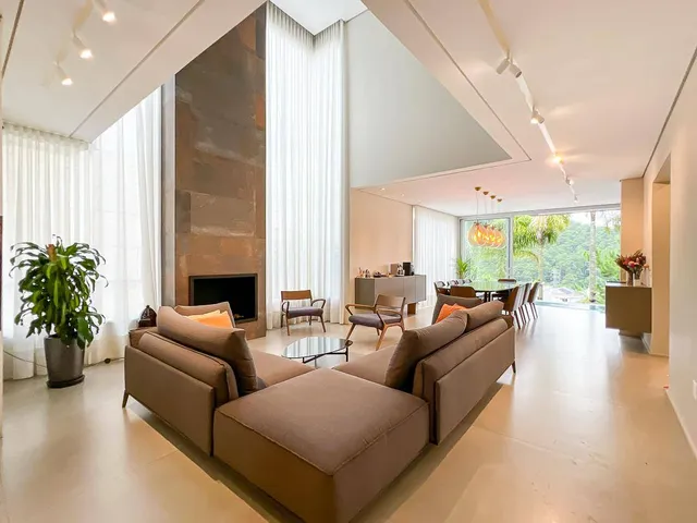 Casa com 420m² 4 quartos e 6 banheiros, à venda, no bairro Alphaville em Barueri