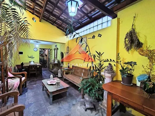 Casa com 200m² 2 quartos e 1 banheiro, à venda, no bairro Vila Industrial em São José dos Campos