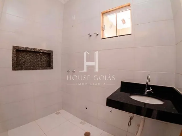 Casa com 100m² 2 quartos e 2 banheiros, à venda, no bairro Centro em Aragoiânia