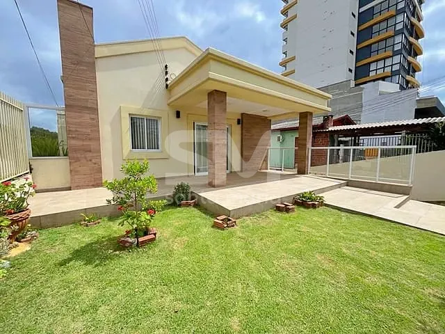 Casa com 600m² 4 quartos e 2 banheiros, à venda, no bairro Maria Goretti em Chapecó