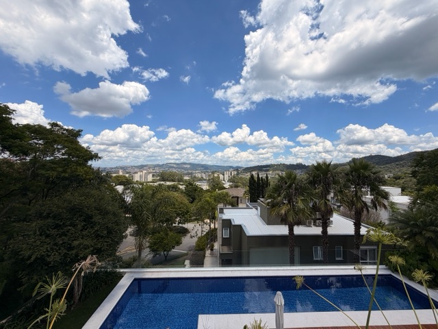 Casa com 1050m² 4 quartos e 6 banheiros, à venda, no bairro Tamboré em Santana de Parnaíba