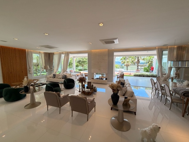 Casa com 1050m² 4 quartos e 6 banheiros, à venda, no bairro Tamboré em Santana de Parnaíba