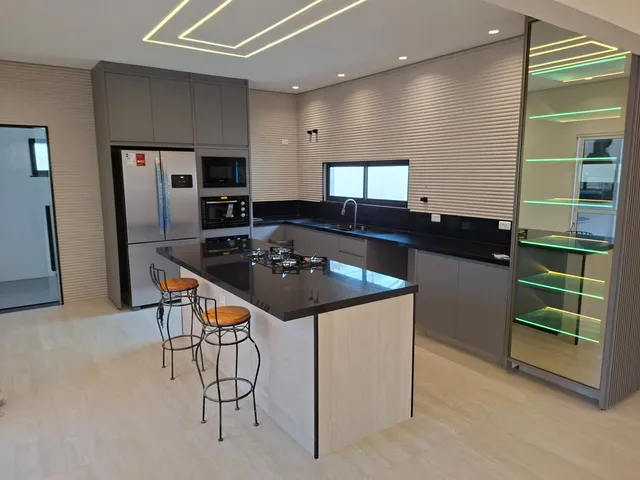 Casa com 360m² 4 quartos e 6 banheiros, à venda, no bairro Alphaville em Santana de Parnaíba
